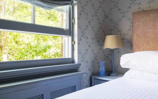 Westbourne Park Road Xvii by Onefinestay