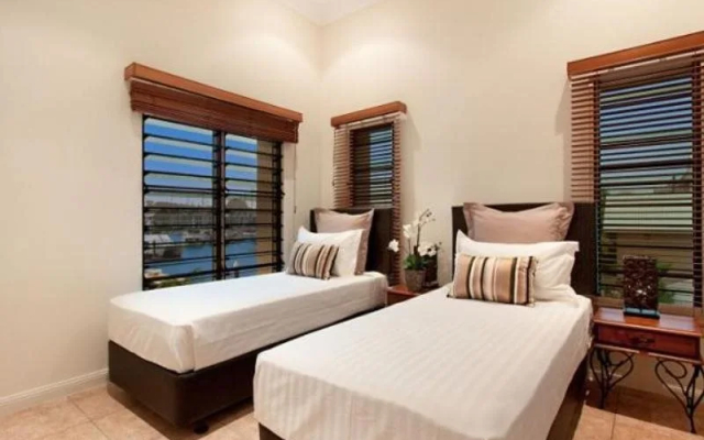 La Marina Waterfront Villa