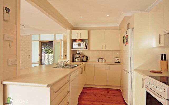 Hayes Beach House, Jervis Bay - Pet Friendly Award Winner - Fireplace