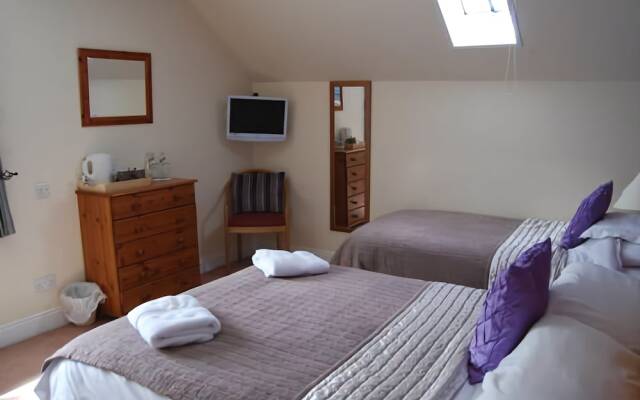 Bridge of Lochay Hotel
