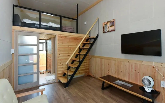 Yeosu Chunghong Pension