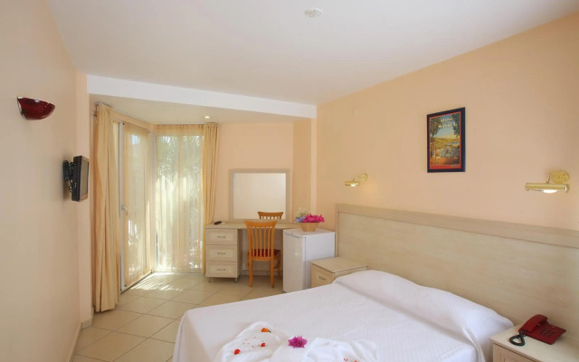 Catamaran Hotel