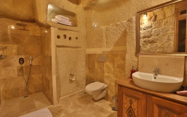Abu Hayat Cave Suites