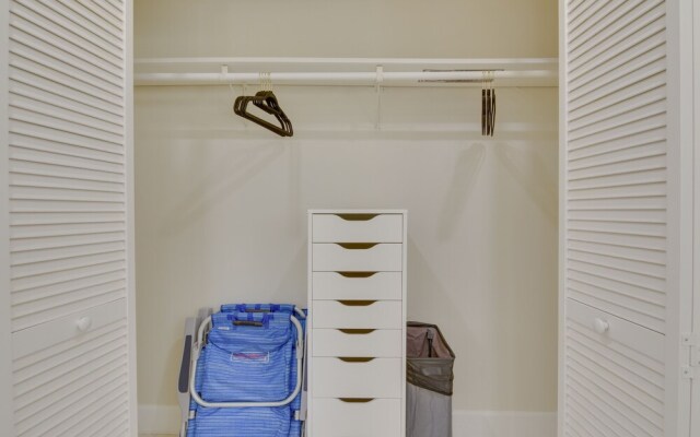 Nifty Miami Apartment ~ 5 Mi to Downtown!