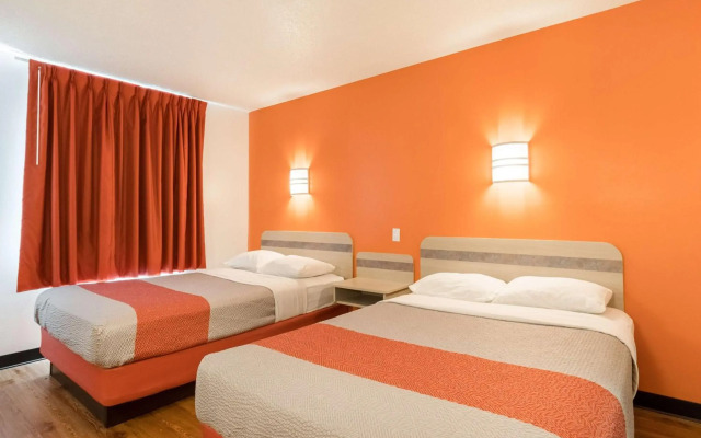 Motel 6 Newport, TN