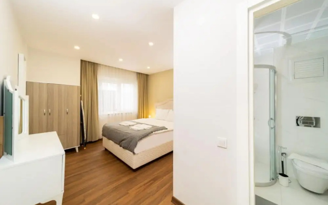 Central Flat With Balcony Near Sea in Muratpasa