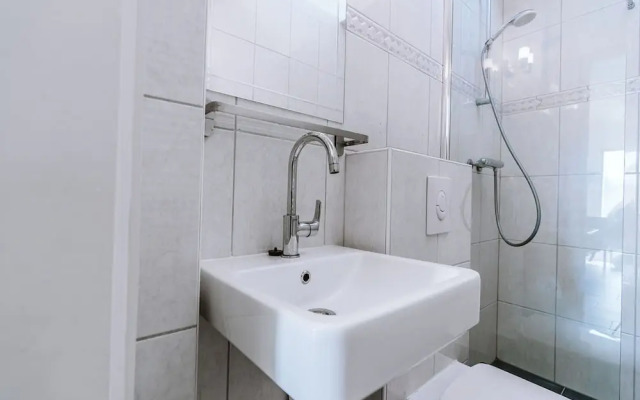 Beautiful Holiday Home in Ouddorp With Balcony