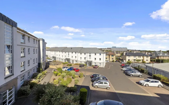 JOIVY Stunning 2-Bed Flat W/ Free Parking