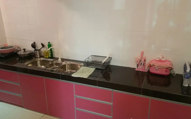 Hello Kitty Signature Suite