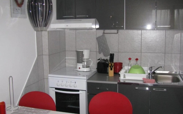 Xena - Comfort and Spacious - A2 Red