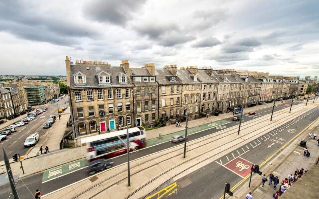 Heart of the City: St Andrew Square 2bed/2bath Apt