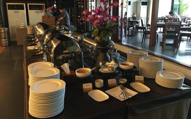 The StandardX Bangkok Phra Arthit