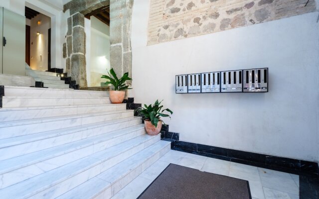 Apartamentos con patio junto a la catedral by Toledo AP