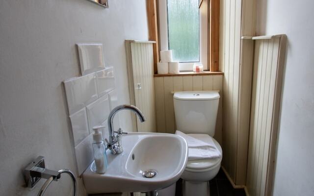 1 Bedroom Flat In Broughton