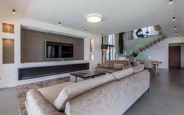 Villa Sea Star - seafront beach with 80m2 pool