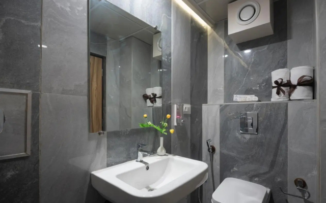 Hotel Monarch International