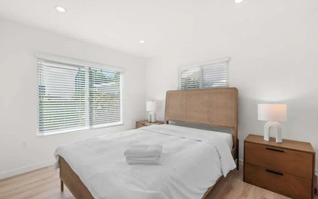 Not Affected by the Fire/spacious Modern Retreat w Luxury Amenities & Style