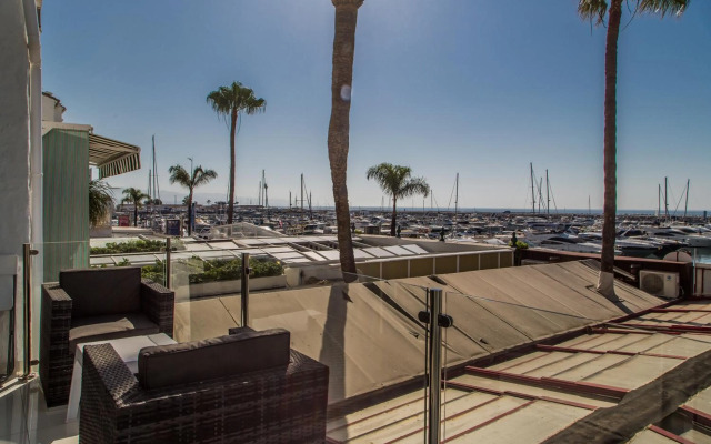 First Line P. Banus Sleeps 4