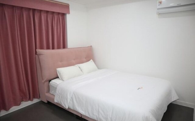 Gyeongju Gaewoolga Poolvilla