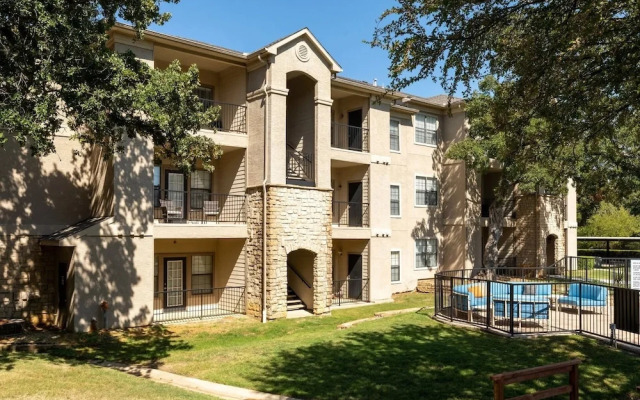 Landing Apartments - Lewisville