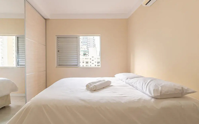 Sea View apt 130m From the Beach in BC Erg605
