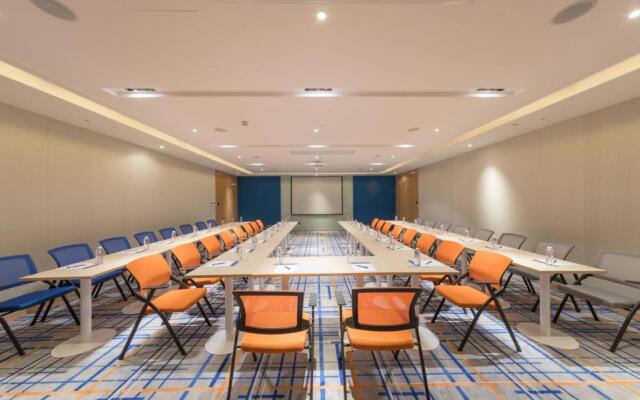 Holiday Inn Express Shanghai Jiading Center by IHG