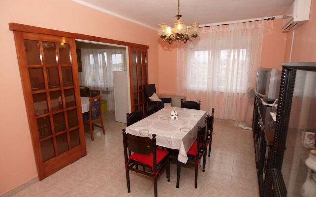 Apartment 752