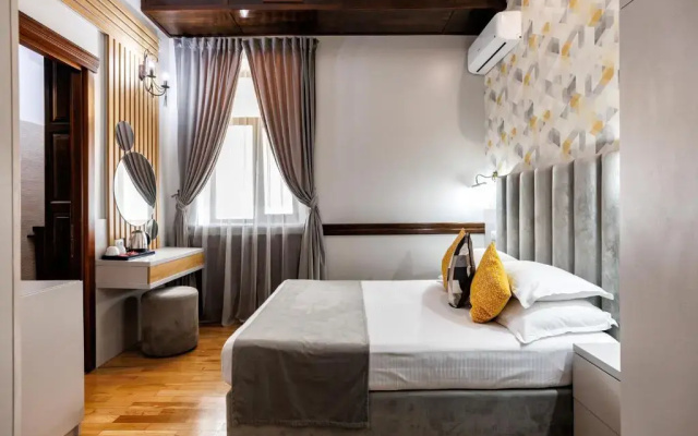 La Strada Boutique Villa