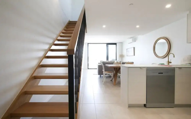 Superb 2-bed Apartment With Scenic Bay Views