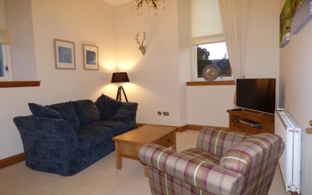 Auchenheglish Lodges - 7 Lomond Castle