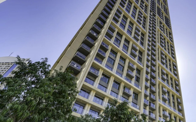 Sleek 1BR in Burj Royale with Canal View