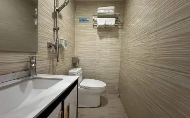 Jihua Hotel (Chinese University of Hong Kong Shenzhen Hospital)