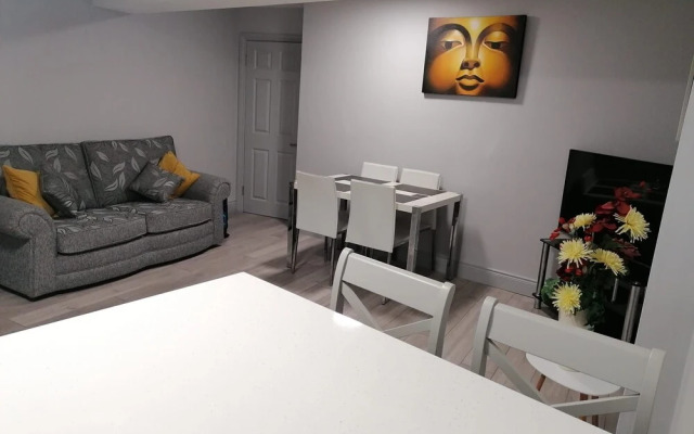 Oak House Apartment