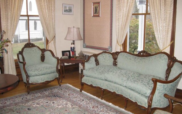 Chapin Park Bed & Breakfast