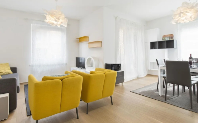 Yellow Maraini