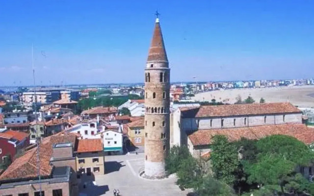 Spacious Apartment in Caorle With Shared Pool
