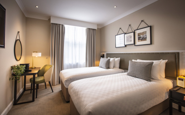 The Clermont London, Victoria