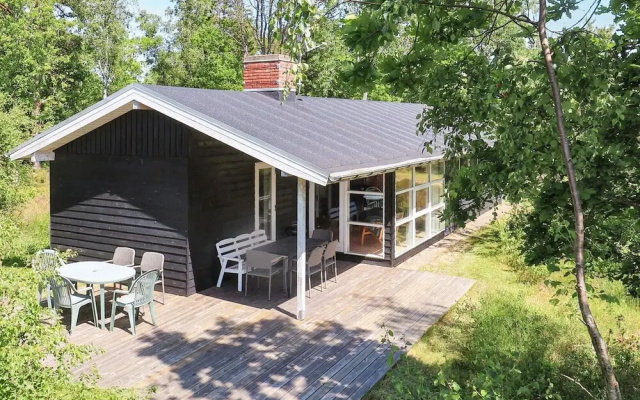 Rustic Holiday Home in Hals near Sea