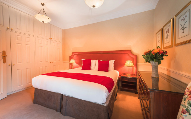 10 Curzon Street Apartments by Mansley