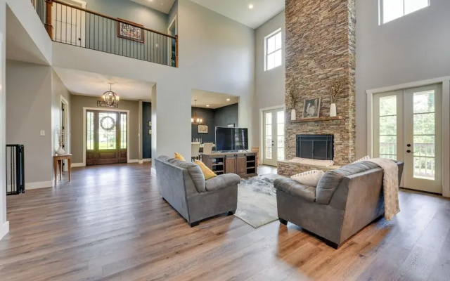Spacious Lake Charles Craftsman - Pet Friendly!