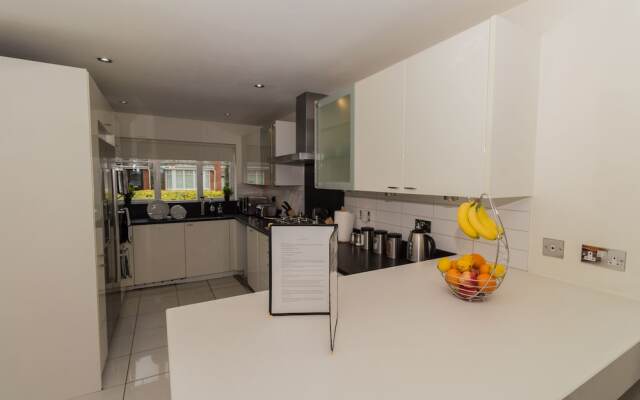 Luxury 5 Bed house in Windsor