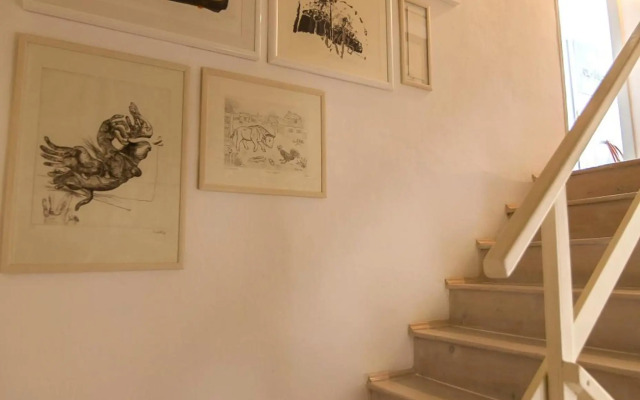 Apartment House Art Bol