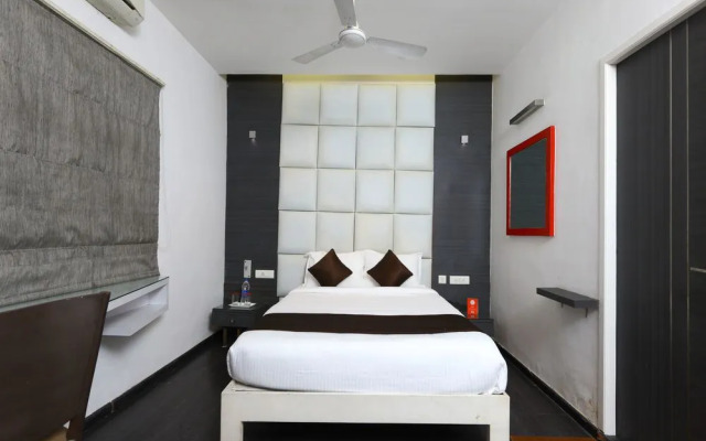 OYO 9911 Apartment Shylee Niwas