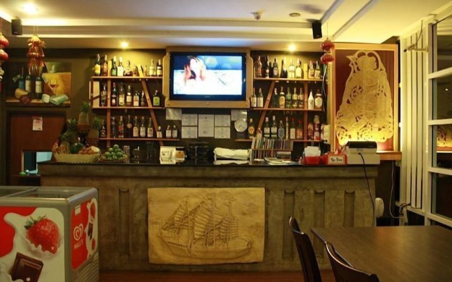 Triple Rund Place Hotel