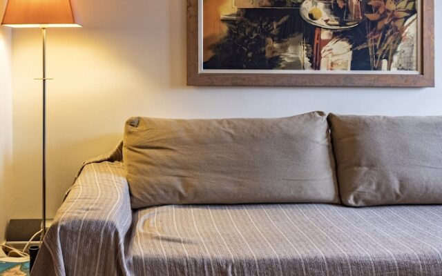 Stylish Central Flat
