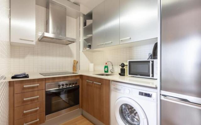Beautiful Apartment in Abat Street by Batuecas