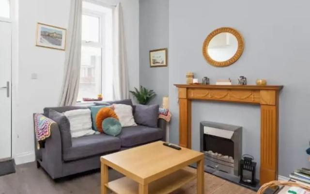 Large 4 Bed House - 4 Double Beds