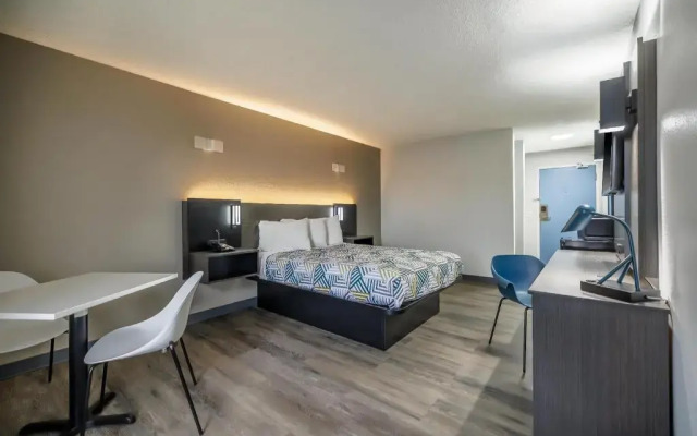 Motel 6 Franklin, OH