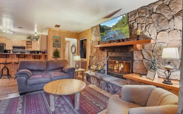 Tahoe Pines Cabin