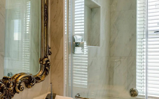 Versailles Luxury Apartments and Suites